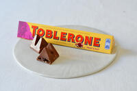 foto-13020007-Toblerone-s-rozinkami-a-nugatem-04.JPG