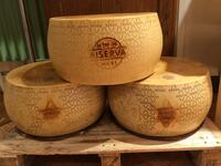 syr-Grana_Padano_at_Eataly_in_Stockholm.jpg