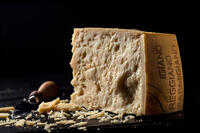 foto-10200004-Syr-Parmigiano-Reggiano-DOP-24-mes-z-12.jpg