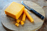 foto-10600004-Syr-Cheddar-LXF-vyzraly-IMCO-02.JPG