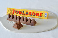 foto-13020002-Toblerone-mlecna-100g-05.JPG