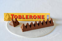 foto-13020002-Toblerone-mlecna-100g-02.JPG