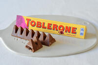 foto-13020007-Toblerone-s-rozinkami-a-nugatem-02.JPG