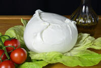 Syr-1-Mozzarella-di-Bufala-02.jpg