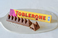 foto-13020007-Toblerone-s-rozinkami-a-nugatem-03.JPG