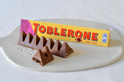 Čokoláda Toblerone - s rozinkami a mandlovým nugátem - 100 g