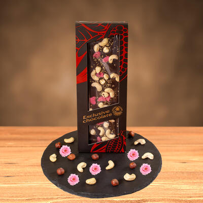 Čokoláda hořká - EXCLUSIVE - s kešu oříšky, lískovými oříšky, růžemi a zlatými krystalky - 135 g
