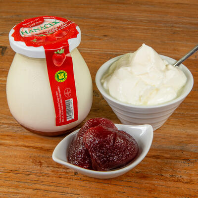 Jogurt jahodový Hanáček - 230 g